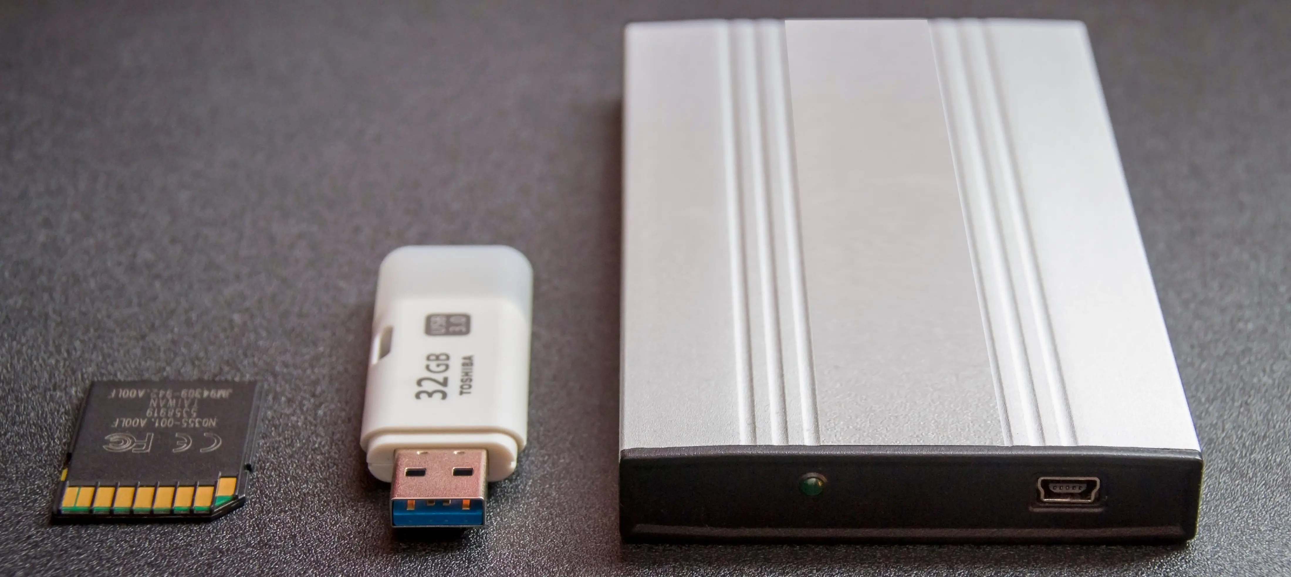 USBドライブからデータを復旧する方法..
