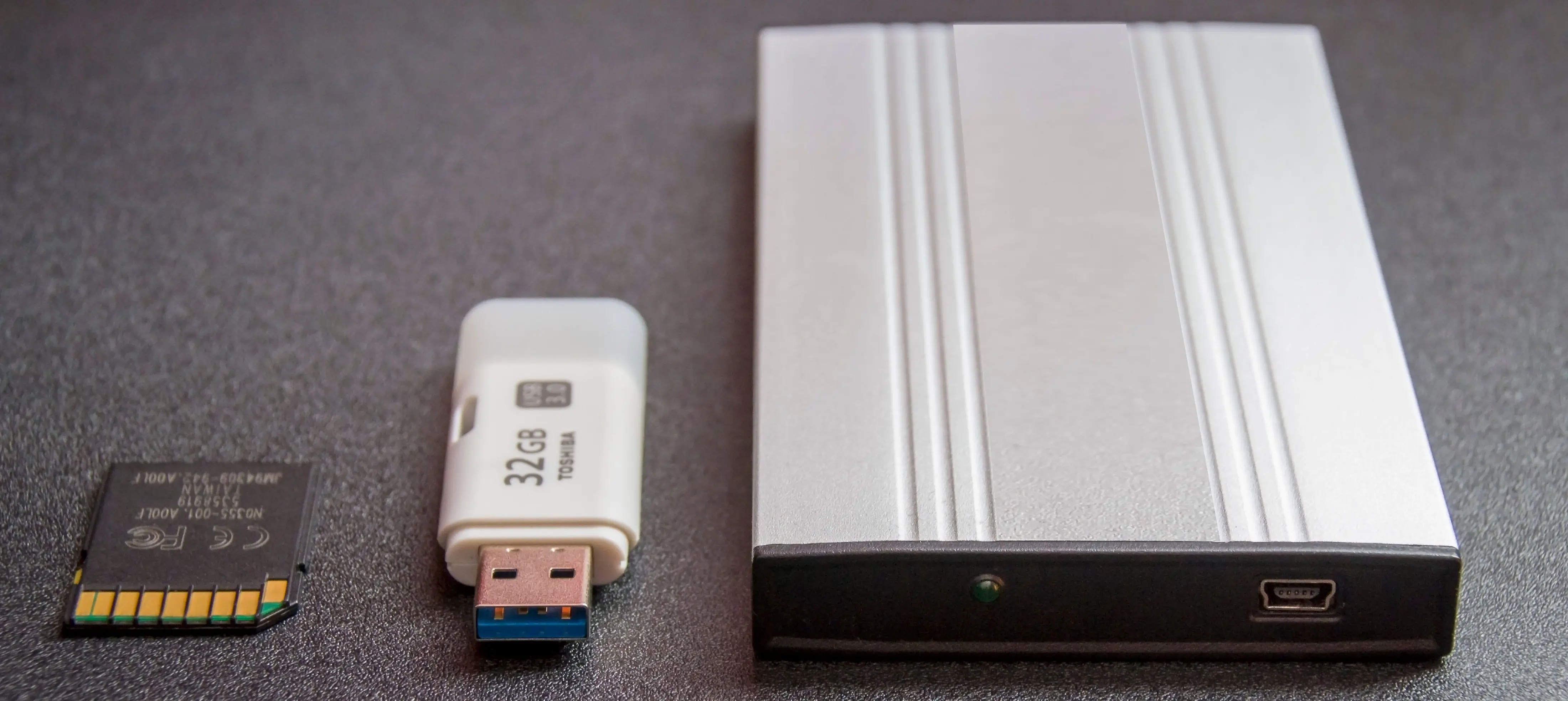 USBメモリのコントローラー故障はハードウェアの障害であり、ファイルシステムのエラーではありません..